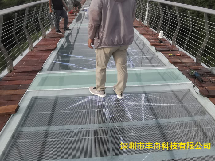 浙江台州 P3.91玻璃棧道特效屏43平方